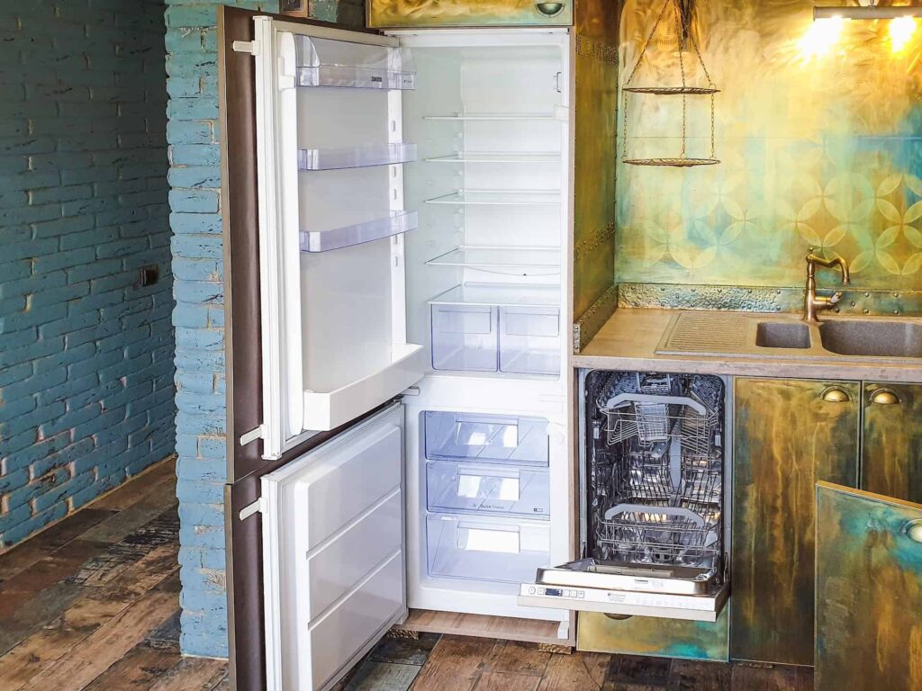The refrigerator isn’t defrosting.