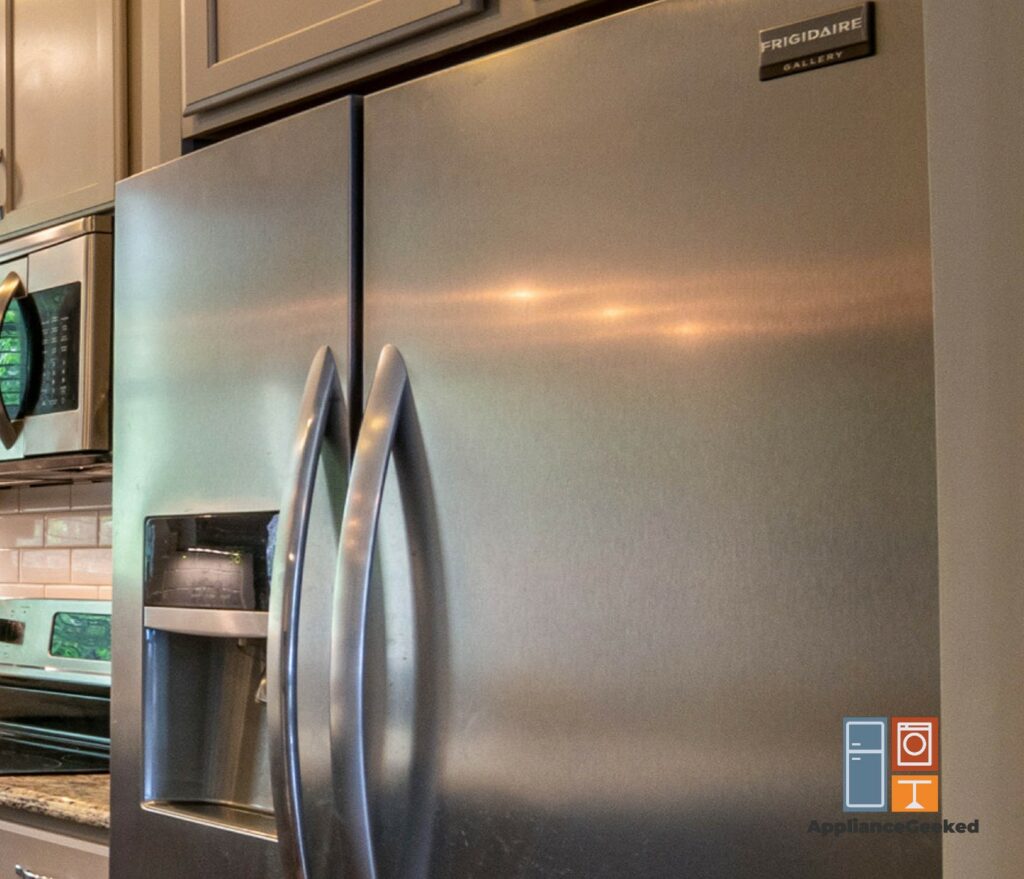 How to Clean a Frigidaire Ice Maker